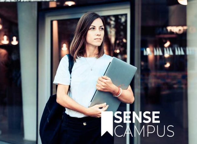 walking-bisinesswoman-business_t20_0XWJr9